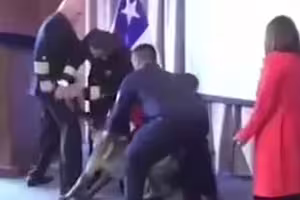警犬結業典禮 緝毒犬突撲向官員口袋 警犬結業典禮 緝毒犬突撲向官員口袋