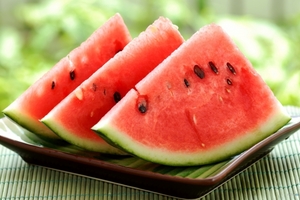 夏天吃西瓜最消暑！但你不知道地是，有3種人卻絕對不能吃西瓜，否則可能會越吃越短命！