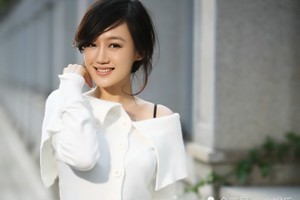 18歲的薛佳凝美貌驚人 人美心善就是她