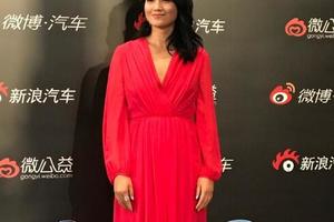 朱丹產後復出 穿一襲紅色長裙竟然就又瘦又美