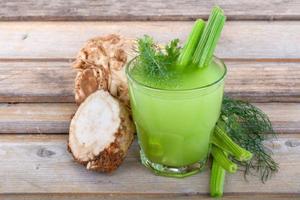 超強排毒！每天早起空腹喝「綠色蔬果汁」，從此遠離水腫，天天排便通暢！