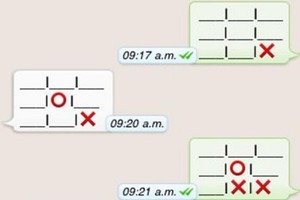 用手機玩井字遊戲。