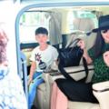 李嘉欣兒子將上小學，五官像媽媽，文武雙全很優秀