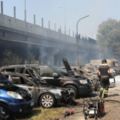 義北油罐車與汽車運輸車相撞爆炸1死56傷