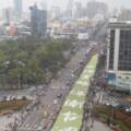 酸罷韓遊行綠布條 韓國瑜：史上最大遮羞布！是不是48萬人藏在下面，另外2萬在街上？」