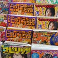 他在日本旅遊看到便利商店擺放的「十九禁雜誌封面」心想太開放了吧，結果好奇拉起來一看...完整圖讓網友笑瘋！