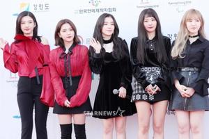 「Red Velvet」「新聞」171104 別具一格！RED VELVET亮相夢想演唱會紅毯儀式