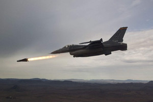 大量F-16战机空袭叙利亚，俄罗斯一反常态：这次居然拍手叫好 !