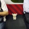 日本地鐵裡都擠爆了，大家卻不敢霸占它的位置！