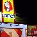 小鳥套餐，日本網友發現印度尼西亞山寨KFC快餐店！使用南小鳥做LOGO
