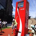 日本街頭為什麼出現了42公里長的泡麵和3米高的可樂販賣機？