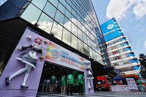 雷姆姐妹裙下有仙境！秋葉原死宅聚眾圍觀胖次