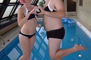 Oculus VR 創始人COS 成蕾姆舉辦泳池Party