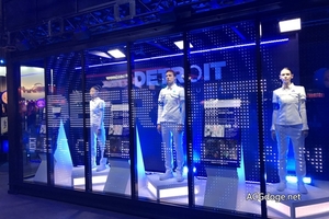  東京電玩展《底特律：成為人類》展台Show Girl 神演技扮演人造人