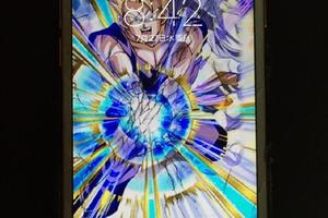 日本網友吐槽：手機屏幕摔碎了，換了壁紙有意想不到的效果……