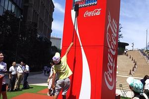 日本街頭為什麼出現了42公里長的泡麵和3米高的可樂販賣機？