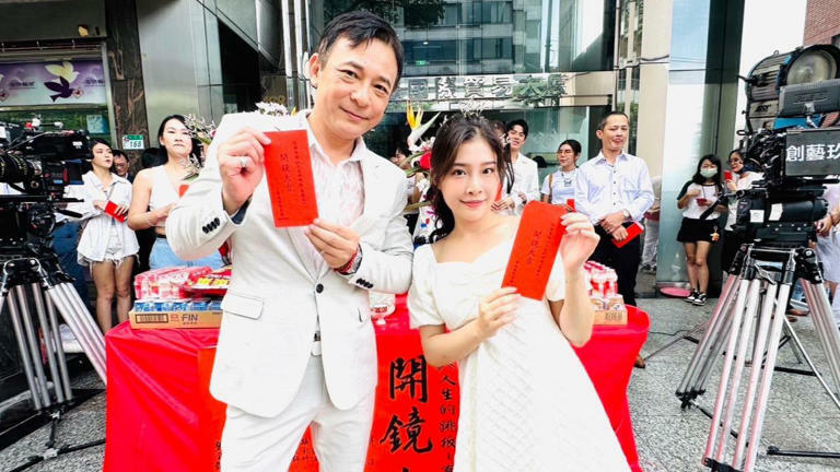 胡鴻達(左)、羅慕珊詮釋感人父女情。(圖/民視提供) 胡鴻達(左)、羅慕珊詮釋感人父女情。(圖/民視提供)