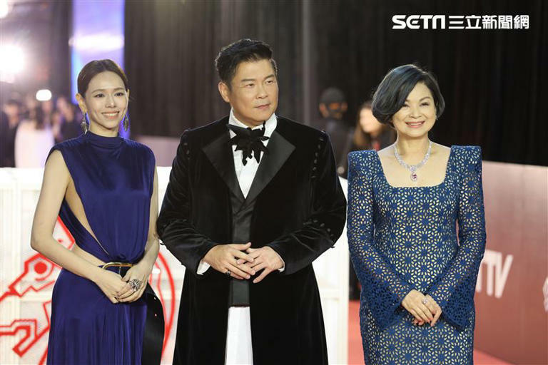 楊貴媚(右起)、曾國城、夏于喬都以《小雁與吳愛麗》入圍金馬獎。(圖/記者鄭孟晃、趙于瑩攝影) 楊貴媚(右起)、曾國城、夏于喬都以《小雁與吳愛麗》入圍金馬獎。(圖/記者鄭孟晃、趙于瑩攝影)