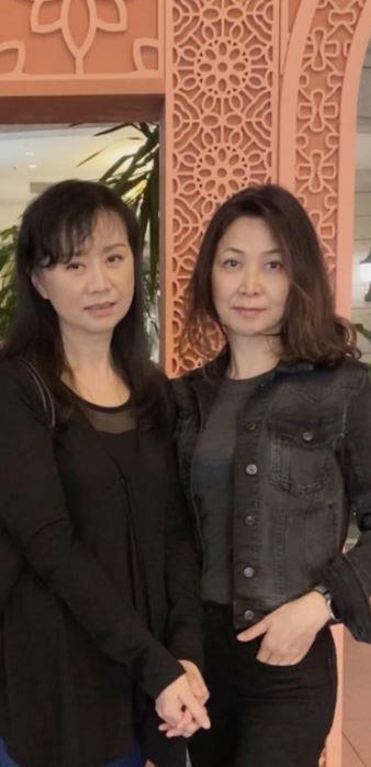 李碧華(左)與錢幽蘭之前相聚同框照讓粉絲相當懷念。(圖/翻攝自「花樣年華李碧華經典再現」粉專) 李碧華(左)與錢幽蘭之前相聚同框照讓粉絲相當懷念。(圖/翻攝自「花樣年華李碧華經典再現」粉專)