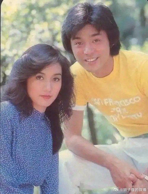 鐘鎮濤(右)及呂秀菱主演的瓊瑤電影《聚散兩依依》是經典作品(圖/翻攝微博) 鐘鎮濤(右)及呂秀菱主演的瓊瑤電影《聚散兩依依》是經典作品(圖/翻攝微博)