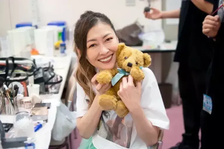 ▲日本知名女星、一代女神中山美穗在住處浴室身亡,她曾經演出經典文藝愛情片《情書》,有「日劇女王」封號。(圖/中山美穗IG) ▲日本知名女星、一代女神中山美穗在住處浴室身亡,她曾經演出經典文藝愛情片《情書》,有「日劇女王」封號。(圖/中山美穗IG)