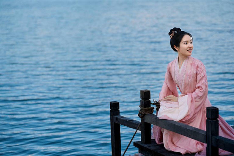 《流水迢迢》李蘭迪飾演才智雙全少女「江慈」。(圖/愛爾達電視提供) 《流水迢迢》李蘭迪飾演才智雙全少女「江慈」。(圖/愛爾達電視提供)