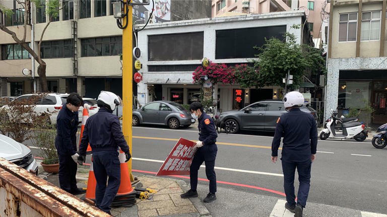 花蓮太平洋觀光節跨年晚會今、明2天晚上將在東大門夜市廣場盛大登場,花蓮警方為確保沿線交通順暢,2天晚上6時開始交通管制。(花蓮警分局提供/羅亦晽花蓮傳真) 花蓮太平洋觀光節跨年晚會今、明2天晚上將在東大門夜市廣場盛大登場,花蓮警方為確保沿線交通順暢,2天晚上6時開始交通管制。(花蓮警分局提供/羅亦晽花蓮傳真)