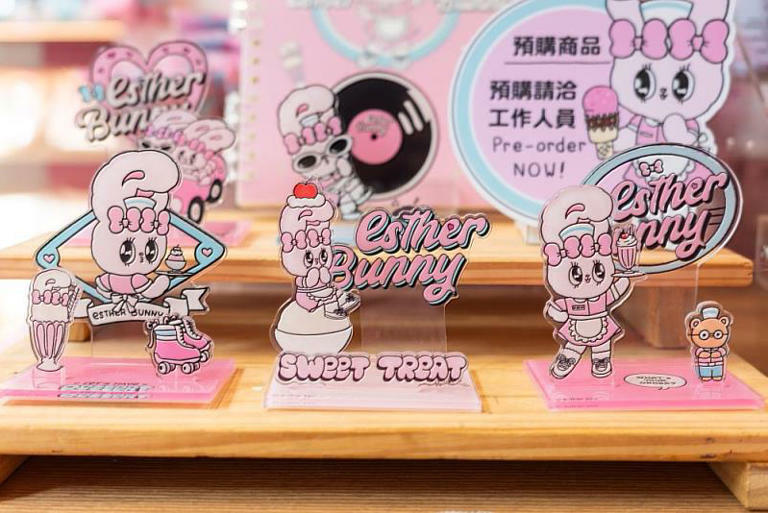 多款造型多種趣味,桌上型美式復古立牌(時藝多媒體提供) 多款造型多種趣味,桌上型美式復古立牌(時藝多媒體提供)