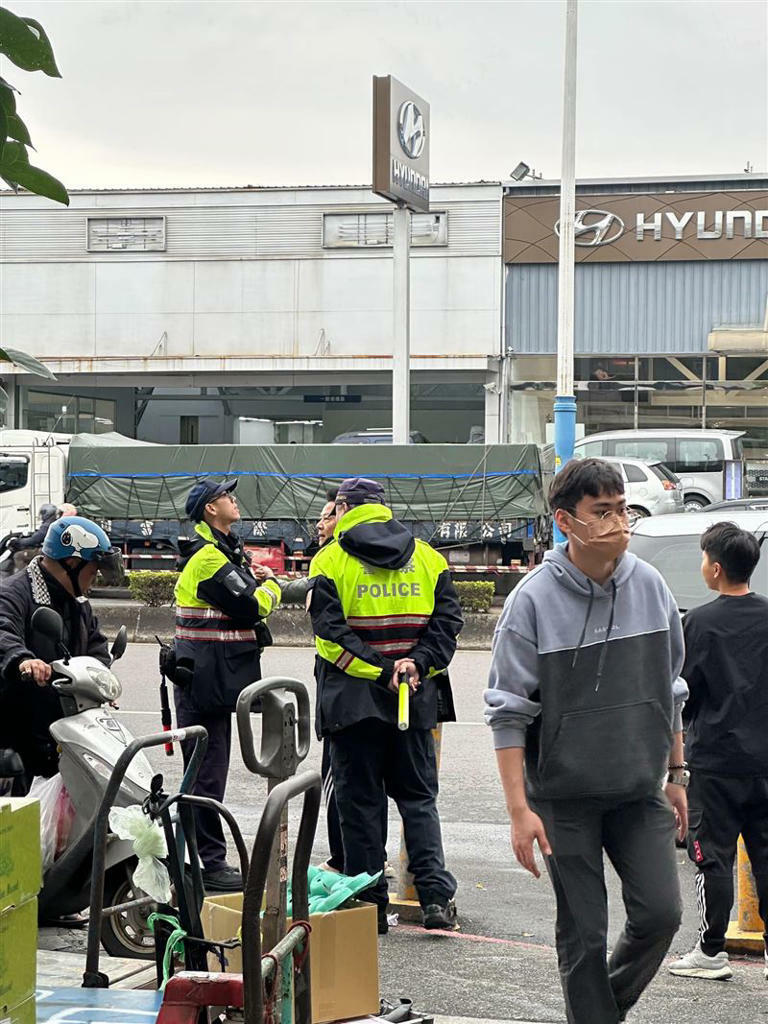文章曝光後,迅速引發熱論,不過因原PO並未提供影片,因此網友們的看法也相當兩極。(圖/翻攝自爆料公社二社) 文章曝光後,迅速引發熱論,不過因原PO並未提供影片,因此網友們的看法也相當兩極。(圖/翻攝自爆料公社二社)