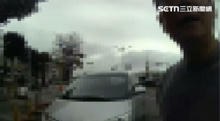 徐乃麟違規停車被警方開單舉發。(圖/翻攝畫面) 徐乃麟違規停車被警方開單舉發。(圖/翻攝畫面)