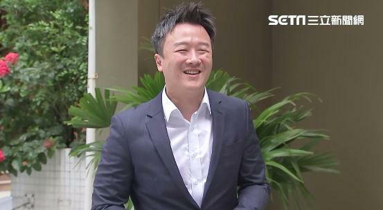 李正皓說,他心裡早已把劉寶傑當成他的師父,且他一直在追著劉寶傑的背影 李正皓說,他心裡早已把劉寶傑當成他的師父,且他一直在追著劉寶傑的背影