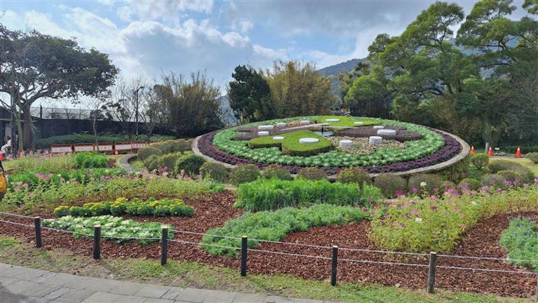 陽明山花季登場,警方公布交管路線和時段。(圖/翻攝畫面) 陽明山花季登場,警方公布交管路線和時段。(圖/翻攝畫面)