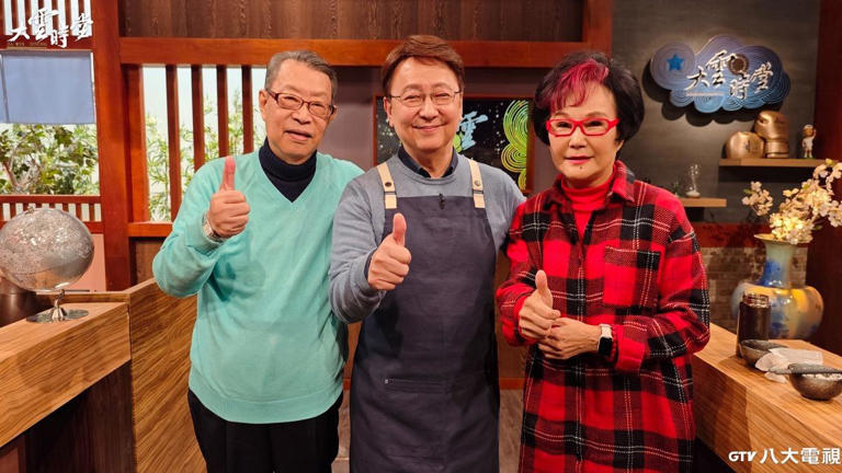 顧安生(左)、李四端(中)、胡錦(右)在《大雲時堂》暢談。(圖/八大提供) 顧安生(左)、李四端(中)、胡錦(右)在《大雲時堂》暢談。(圖/八大提供)