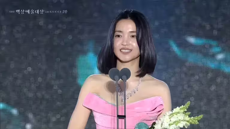 ▲《正年》金泰梨(如圖)打敗《苦盡柑來遇見你》IU,成為2025年百想藝術大賞視后。(圖/翻攝NAVER TV) ▲《正年》金泰梨(如圖)打敗《苦盡柑來遇見你》IU,成為2025年百想藝術大賞視后。(圖/翻攝NAVER TV)