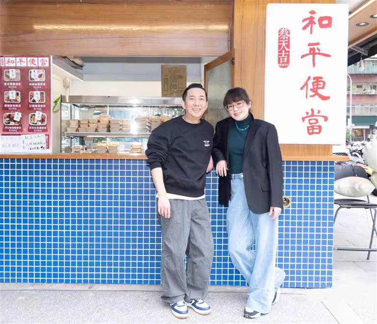 屈中恆支持Vicky開便當店。(圖/記者趙于瑩攝影) 屈中恆支持Vicky開便當店。(圖/記者趙于瑩攝影)