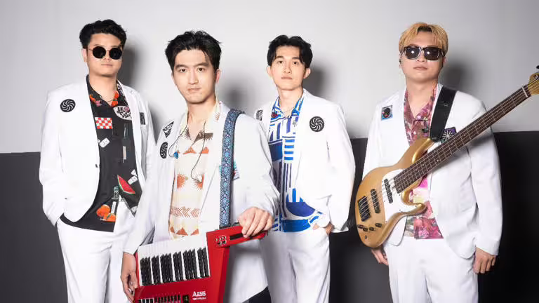 icyball冰球樂團近期展開海外巡演,但演出期間發生小插曲,讓團長Nelson很愧疚。(圖/何樂音樂提供) icyball冰球樂團近期展開海外巡演,但演出期間發生小插曲,讓團長Nelson很愧疚。(圖/何樂音樂提供)