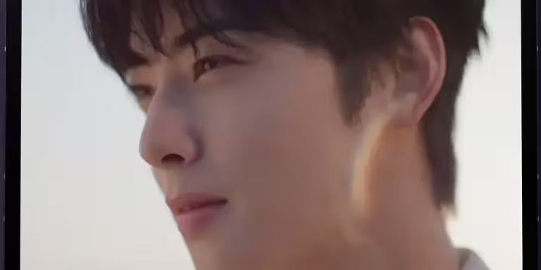 ▲ASTRO成員車銀優（如圖）是IU（李知恩）新歌〈Beauty〉MV的男主角，2人因為各種不便而戴上面具過日子。（圖／이지금 [IU Official] YouTube）