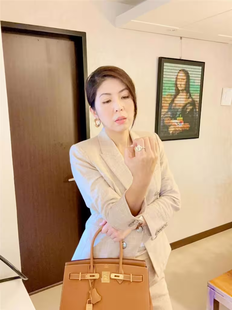 李怡貞踢爆啦啦隊小三,卻意外成了外界箭靶。(圖/翻攝自李怡貞臉書) 李怡貞踢爆啦啦隊小三,卻意外成了外界箭靶。(圖/翻攝自李怡貞臉書)