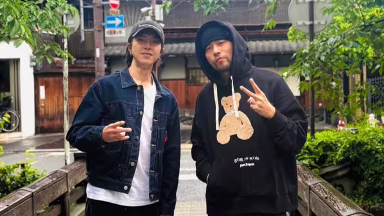 周杰倫(右)到日本京都旅遊,山下智久當地陪,吸引大批粉絲追逐男神行蹤。(圖/翻攝自周杰倫IG) 周杰倫(右)到日本京都旅遊,山下智久當地陪,吸引大批粉絲追逐男神行蹤。(圖/翻攝自周杰倫IG)