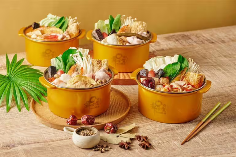 「舞古賀mini鍋物」現有10種湯頭,不定期會推出期間限定的新品讓客人嘗鮮,以林俊傑歌名發想的「豆漿油條鍋」只賣到6月15日。(舞古賀mini鍋物提供) 「舞古賀mini鍋物」現有10種湯頭,不定期會推出期間限定的新品讓客人嘗鮮,以林俊傑歌名發想的「豆漿油條鍋」只賣到6月15日。(舞古賀mini鍋物提供)