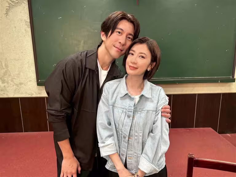 修杰楷(左)、賈靜雯夫妻互動備受討論。(圖/翻攝自YT) 修杰楷(左)、賈靜雯夫妻互動備受討論。(圖/翻攝自YT)