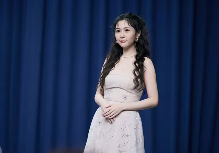 Albee陷入賀瓏和天殘的感情爭議。(圖/翻攝自Albee IG) Albee陷入賀瓏和天殘的感情爭議。(圖/翻攝自Albee IG)