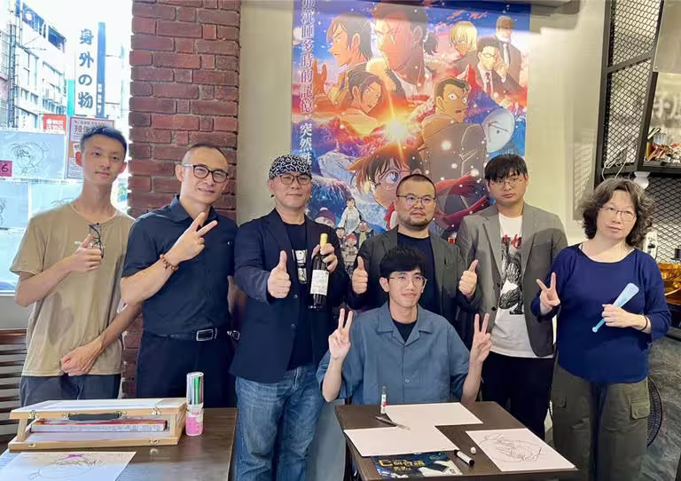 《名偵探柯南:獨眼的殘像》劇場版首映日,南投戲院邀亞大動畫工作室藝術總監、資深動畫大師涂國雄率子弟兵胡昱、林君豪等人站台。(楊靜茹攝) 《名偵探柯南:獨眼的殘像》劇場版首映日,南投戲院邀亞大動畫工作室藝術總監、資深動畫大師涂國雄率子弟兵胡昱、林君豪等人站台。(楊靜茹攝)