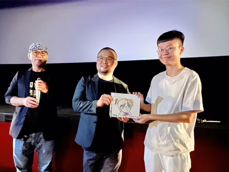《名偵探柯南:獨眼的殘像》劇場版首映活動,資深動畫大師涂國雄提供一幅簽名畫板原作,以抽獎方式贈送給觀眾。(楊靜茹攝) 《名偵探柯南:獨眼的殘像》劇場版首映活動,資深動畫大師涂國雄提供一幅簽名畫板原作,以抽獎方式贈送給觀眾。(楊靜茹攝)