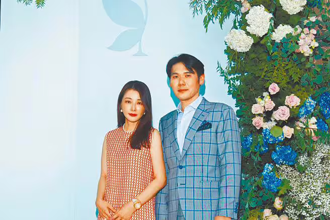 陳怡蓉(左)傳復出拍戲是為了救老公薛博仁事業,醫美集團聲明澄清。(資料照片) 陳怡蓉(左)傳復出拍戲是為了救老公薛博仁事業,醫美集團聲明澄清。(資料照片)