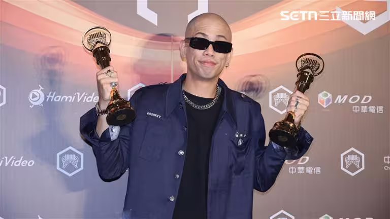 呂士軒奪下金曲歌王。(圖/記者鄭孟晃、趙于瑩攝影) 呂士軒奪下金曲歌王。(圖/記者鄭孟晃、趙于瑩攝影)