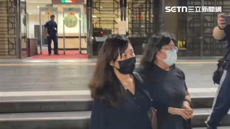 「仙塔律師」李宜諪遭控涉嫌利用陪偵機會，外洩偵訊內容給靈骨塔吸金案其他未到案成員。（圖／翻攝畫面）
