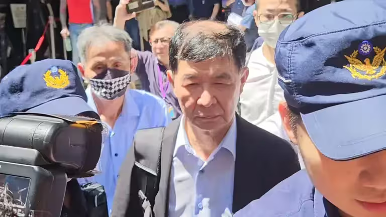 ▲前台北市副市長彭振聲開庭前接獲太太噩耗，當庭崩潰痛哭。（圖／記者劉松霖攝）