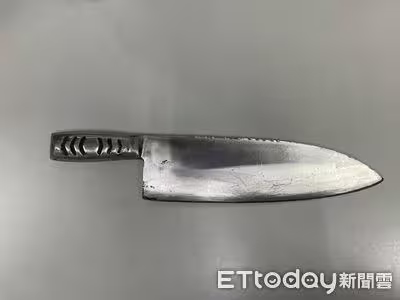 他不爽共享音響播音樂被插隊 亮刀嗆聲:下次遇到你就死定 他不爽共享音響播音樂被插隊 亮刀嗆聲:下次遇到你就死定