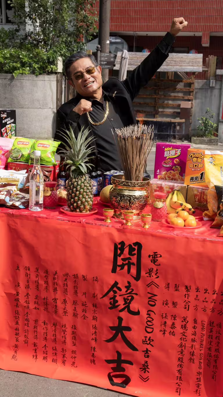 許效舜在片中飾演有著歌手夢的退休藥廠老闆。(圖/華映提供) 許效舜在片中飾演有著歌手夢的退休藥廠老闆。(圖/華映提供)